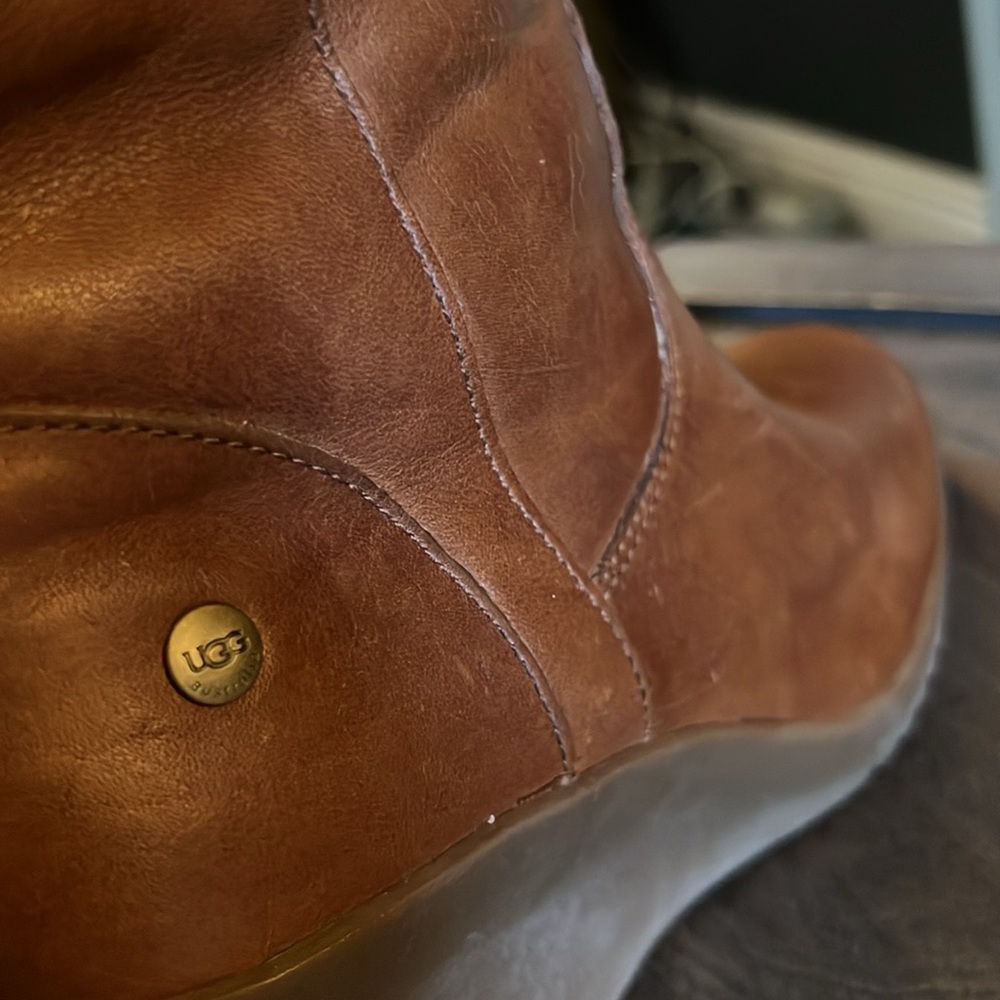 🛑 1 hour sale. UGG, size 7, Corinth Wedge leather & shearling Boots, EUC - Picture 9 of 16